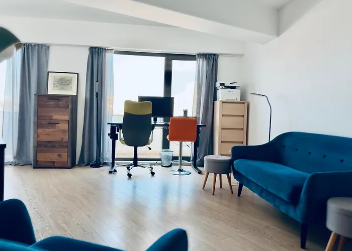 Your Modern In The Armenian Quarter Apartment *