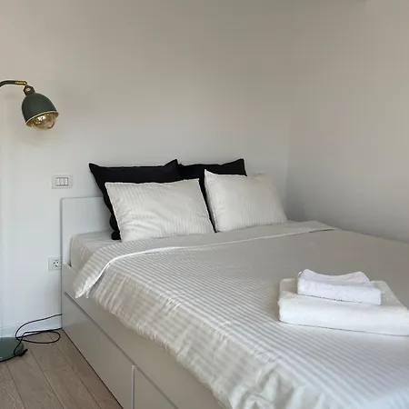 Your Modern In The Armenian Quarter Apartment