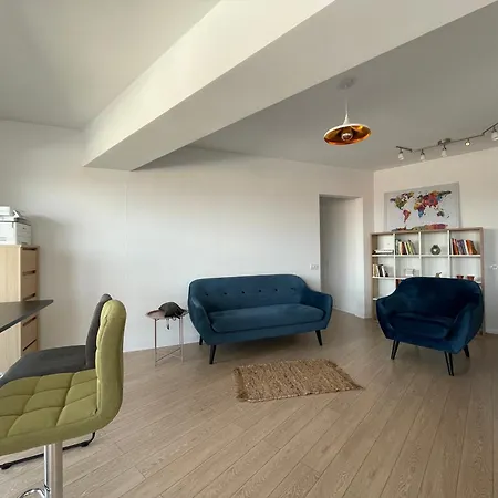 Your Modern In The Armenian Quarter Апартаменти