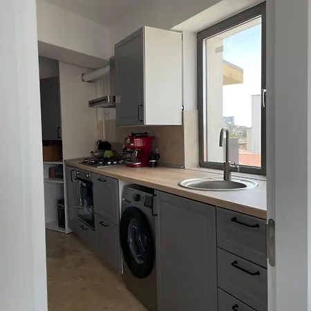 Your Modern In The Armenian Quarter Апартаменти *
