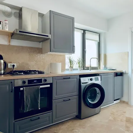 Your Modern In The Armenian Quarter Apartment