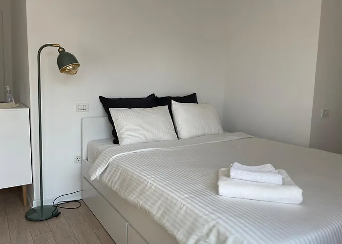 Your Modern In The Armenian Quarter Apartment