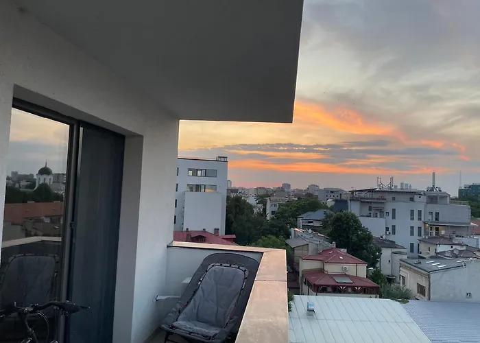 Your Modern In The Armenian Quarter Apartment *