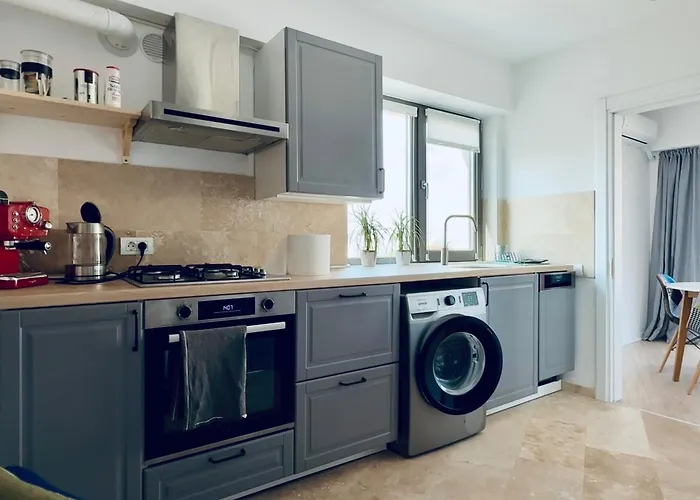 Your Modern In The Armenian Quarter Apartamento