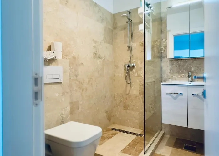 Your Modern In The Armenian Quarter Apartment *